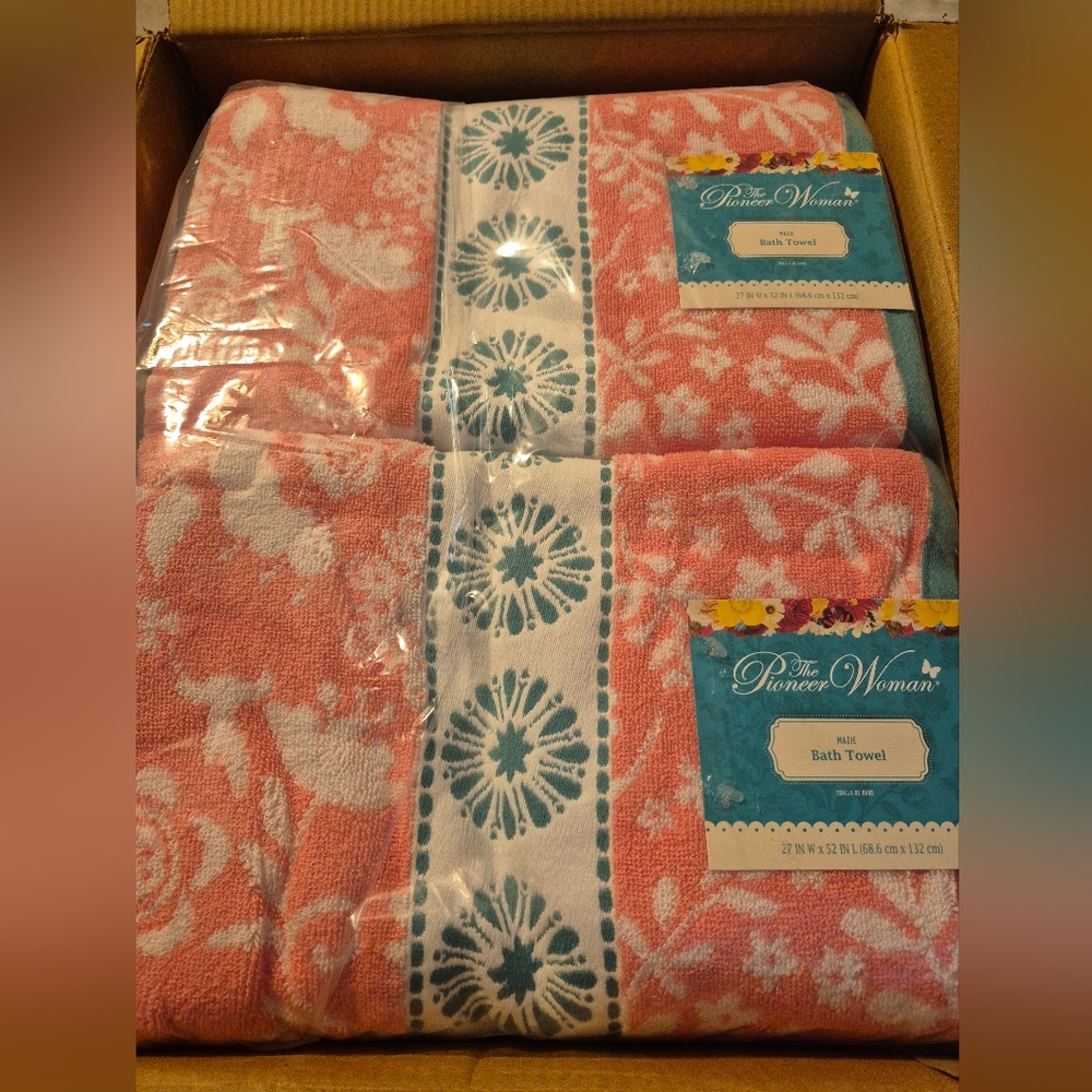 The Pioneer Woman Pink and Blue Floral Bath Towel Set